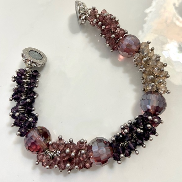 Magnetic jeweled necklace, earring & bracelet set - Picture 5 of 6